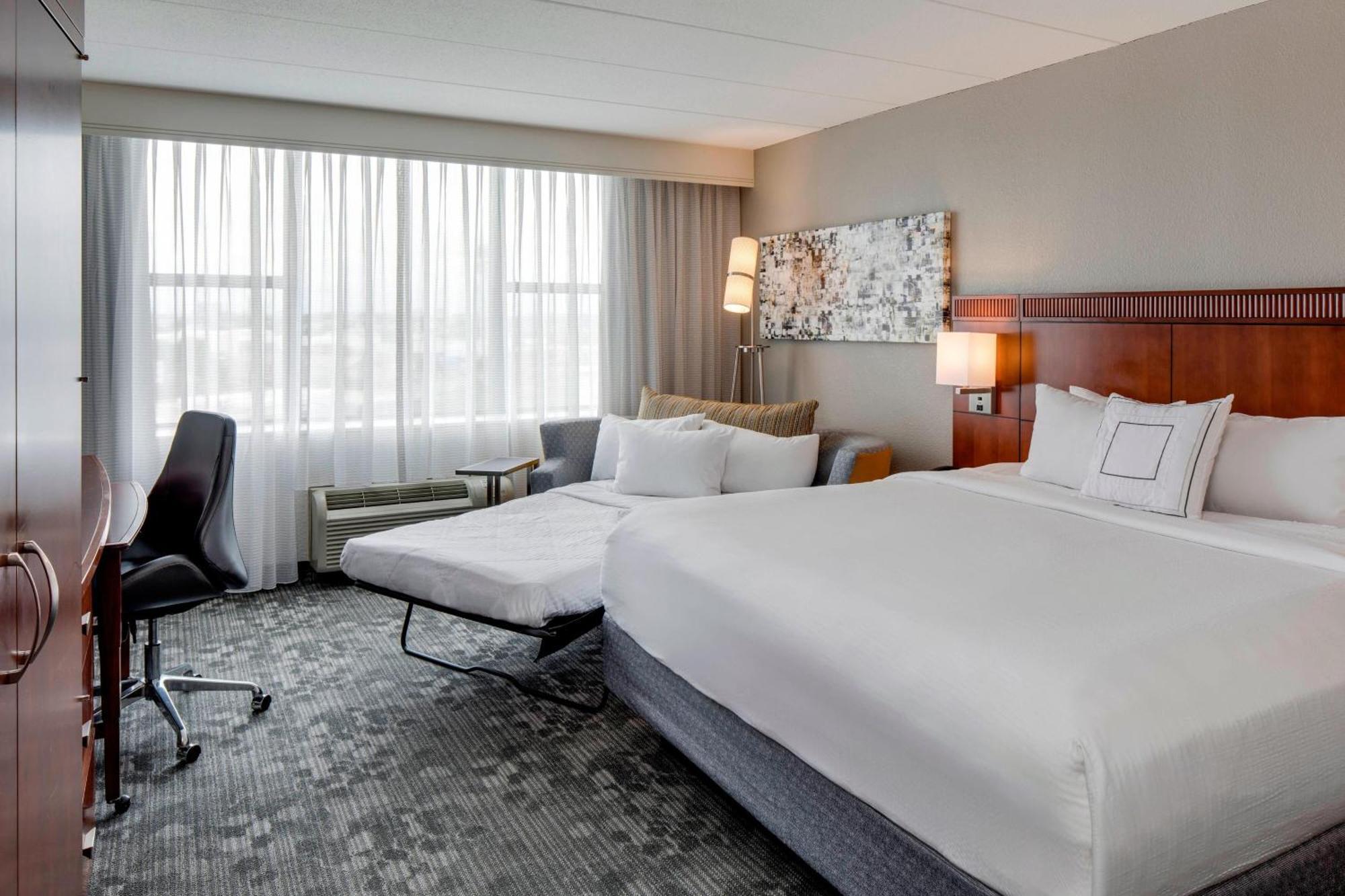 Hotel Courtyard By Marriott Boston Logan Airport Exterior foto