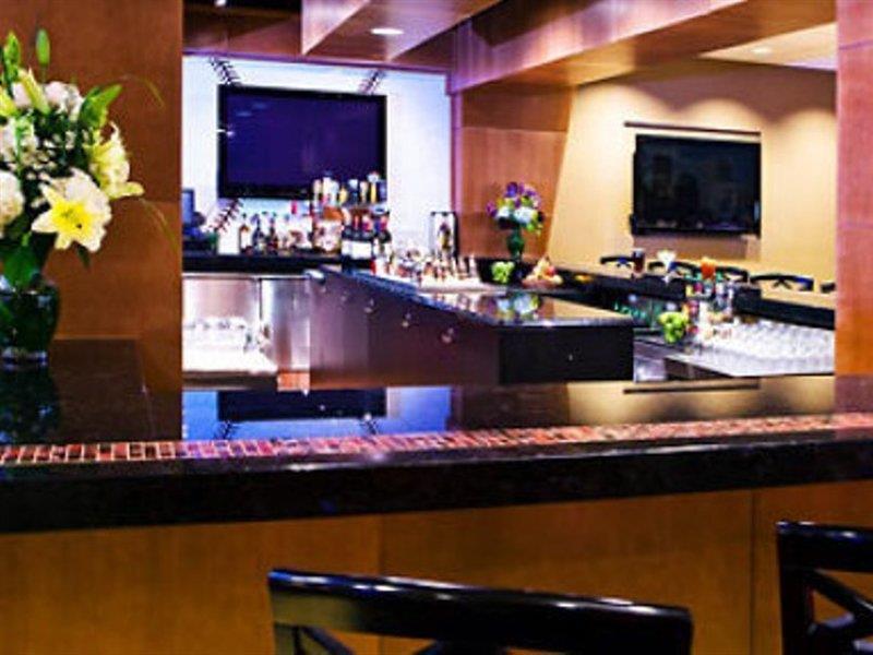 Hotel Courtyard By Marriott Boston Logan Airport Exterior foto